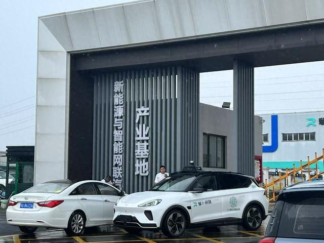“智駕”不是“自駕”！兩會(huì)代表委員熱議自動(dòng)駕駛：完善立法，加速技術(shù)落地