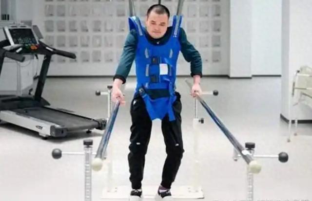AI新技術讓截癱患者“動起來”，但專家稱距離“站立行走”還很遠