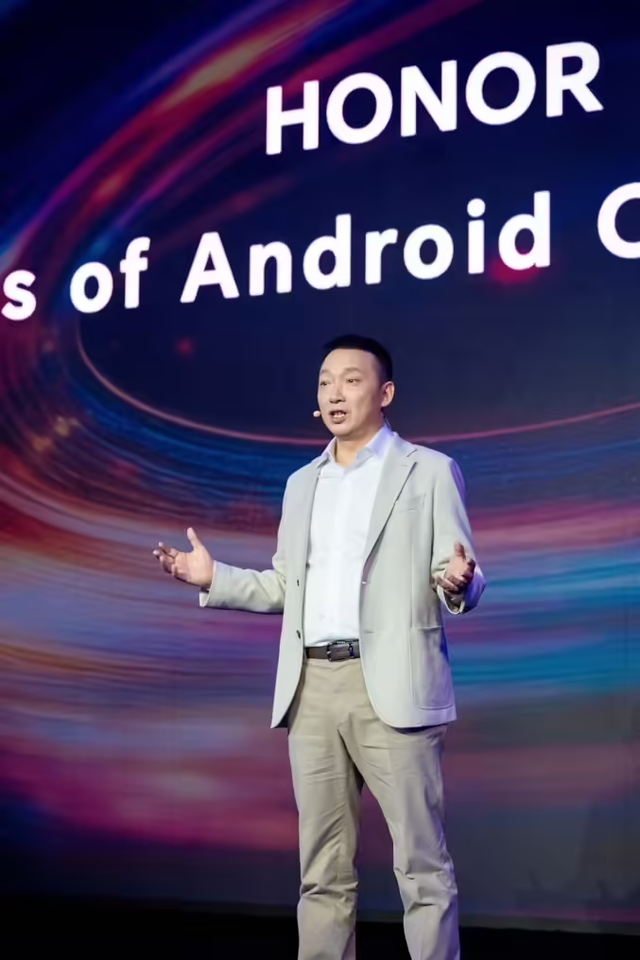 MWC 2025榮耀多款A(yù)I技術(shù)和產(chǎn)品亮相，將投入100億美元全面擁抱AI